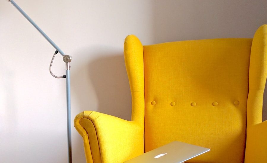 Photo Adjustable brightness floor lamp creates a comfortable atmosphere in the living room