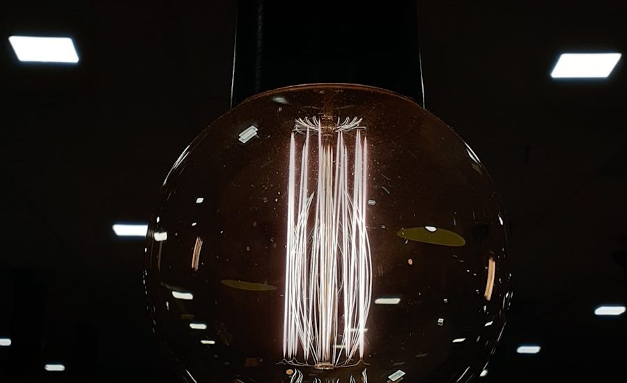 Photo Modern style kitchen cylindrical pendant light