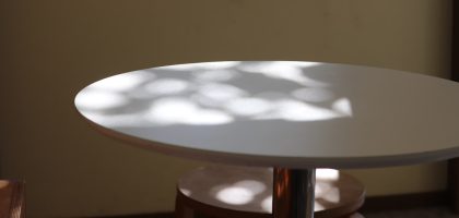 Photo Minimalist Polar Table Lamp