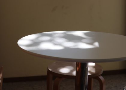 Photo Minimalist Polar Table Lamp