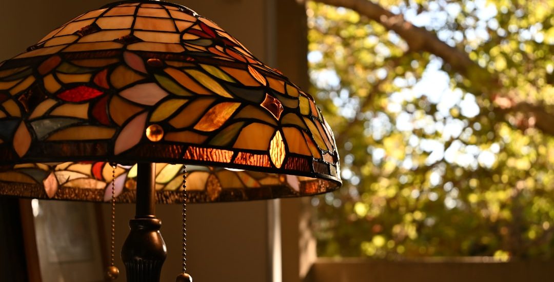 Photo stained glass hummingbird table lamp